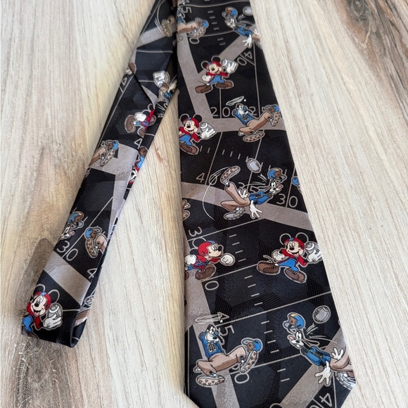 Vintage Mickey Unlimited Walt Disney Mickey Mouse Football Tie - Picture 2 of 3